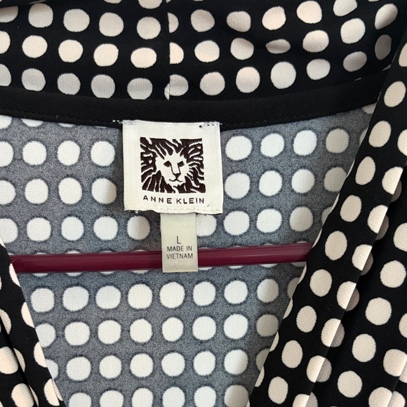 Anne Klein Black and White Sleeveless Blouse - Picture 2 of 4